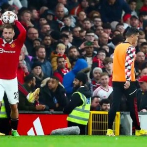 C罗已成更衣室毒药？他正在重复当年范尼的命运